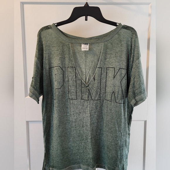 VS PINK v-neck t-shirt - Picture 1 of 1